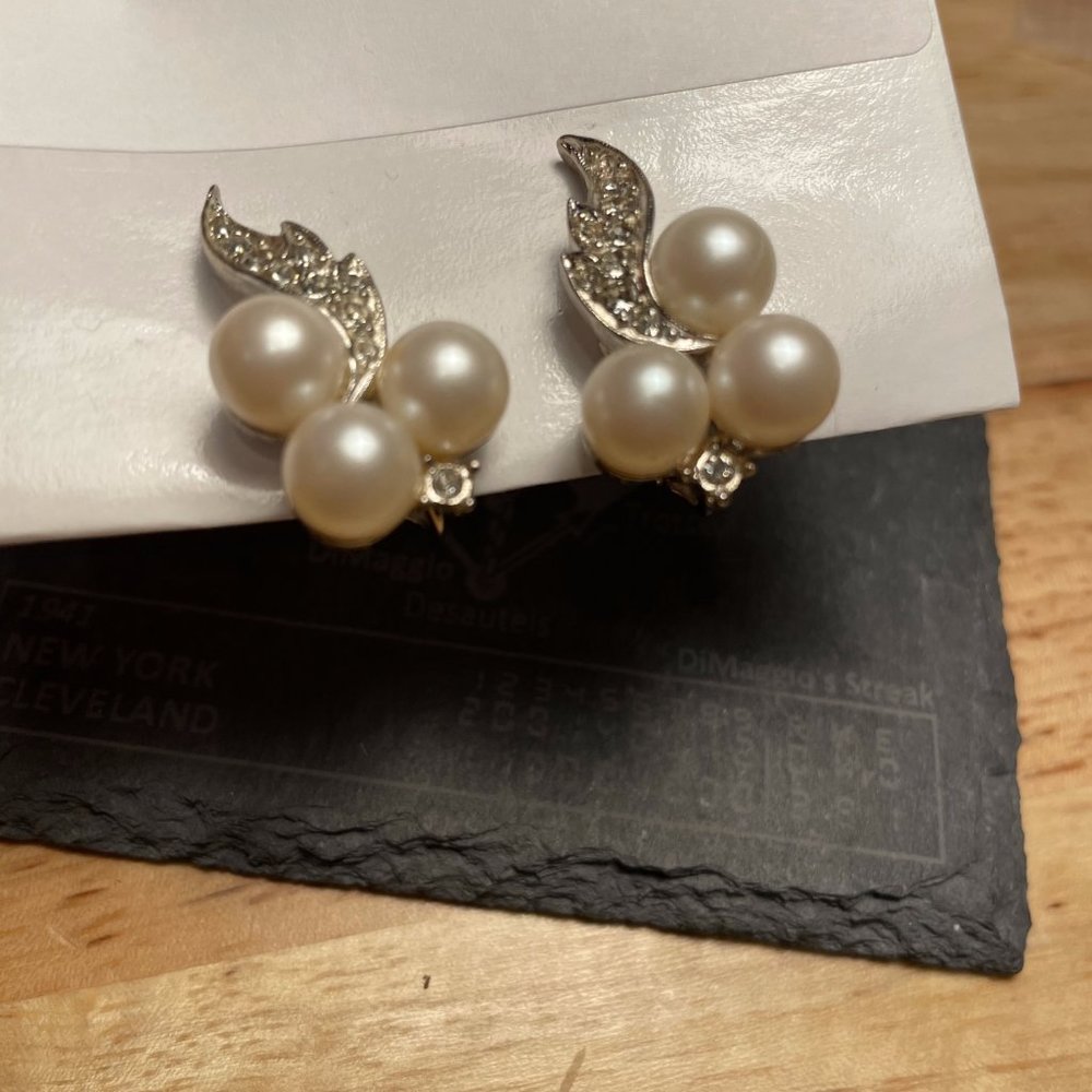 Vintage Faux Pearl Rhinestones Classic Elegant Clip On Earrings 1”
